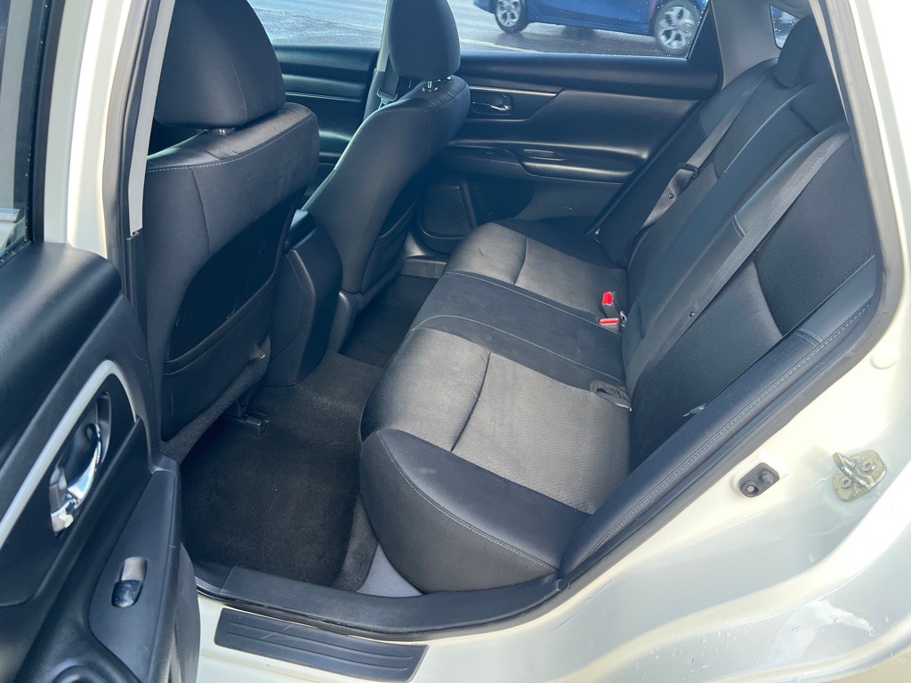 2017 Nissan Altima Image 14