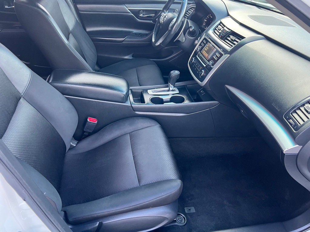 2017 Nissan Altima Image 15