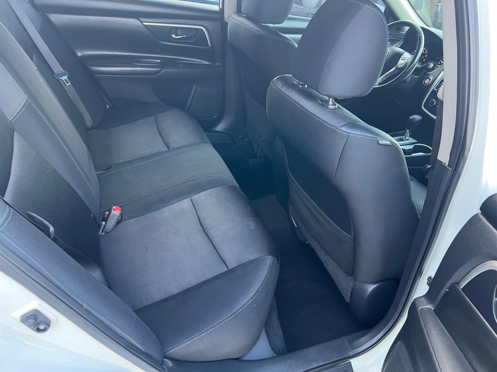 2017 Nissan Altima Image 16