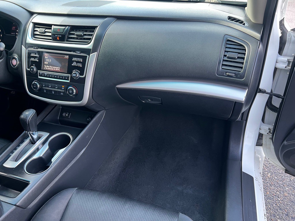2017 Nissan Altima Image 17