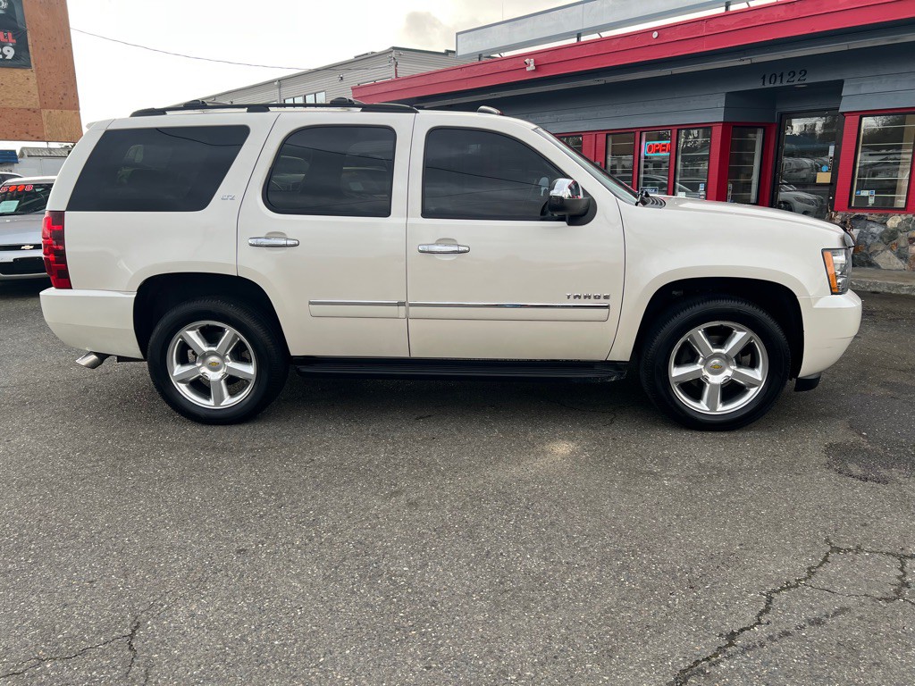 2013 Chevrolet Tahoe Image 2