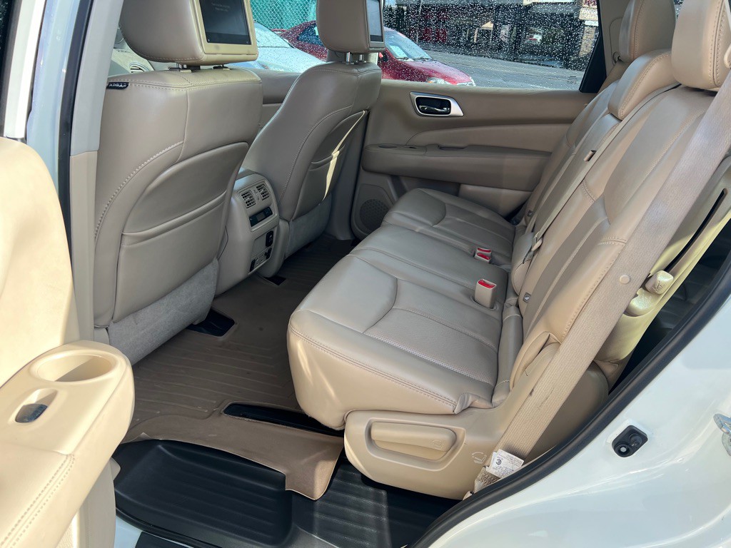 2017 Nissan Pathfinder Image 21