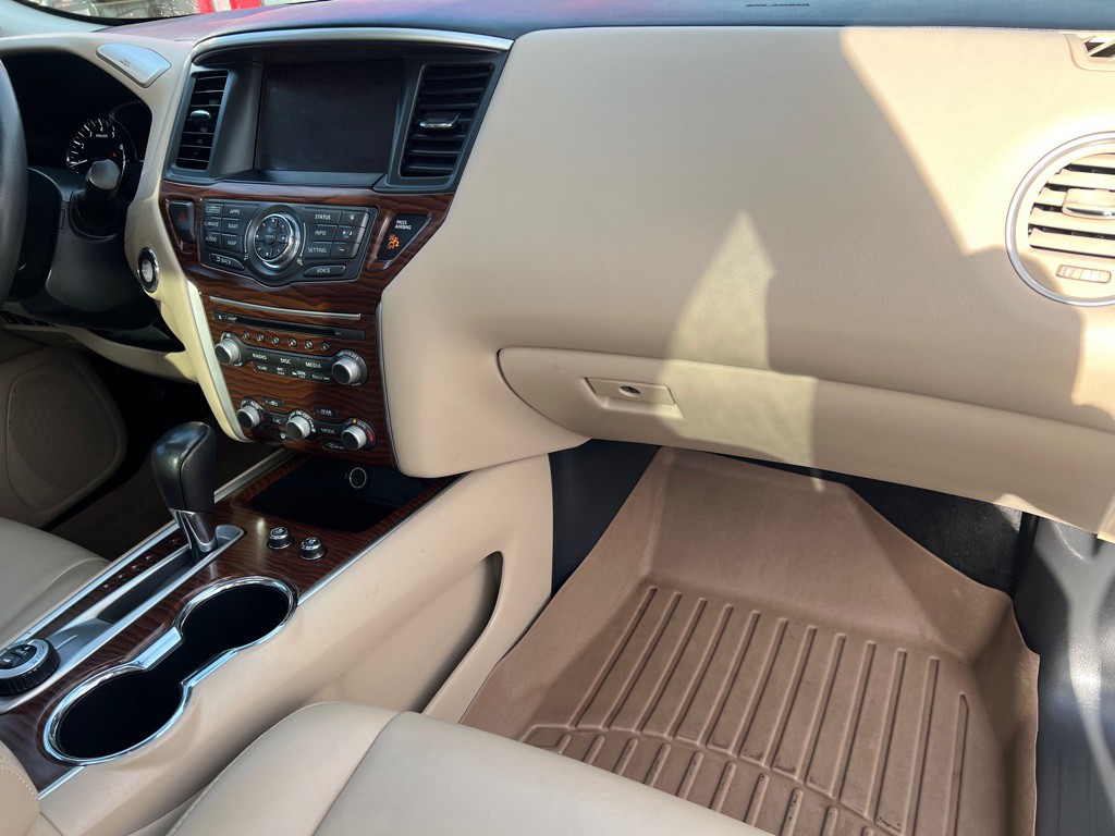 2017 Nissan Pathfinder Image 28