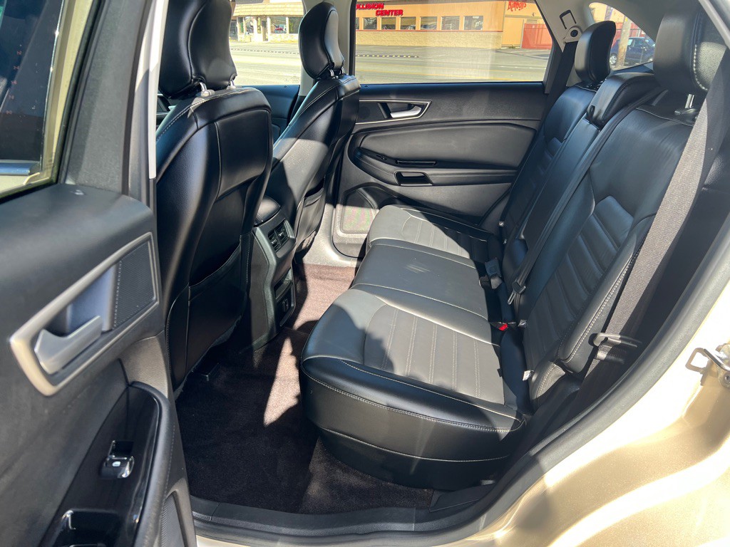 2017 Ford Edge Image 15