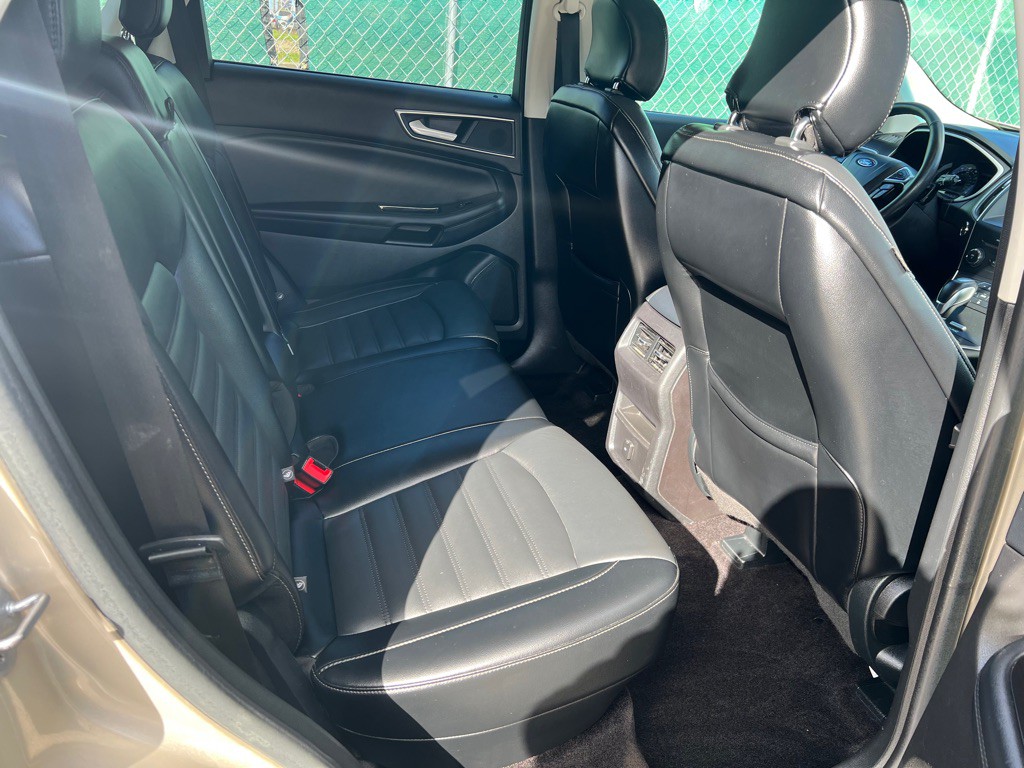 2017 Ford Edge Image 17