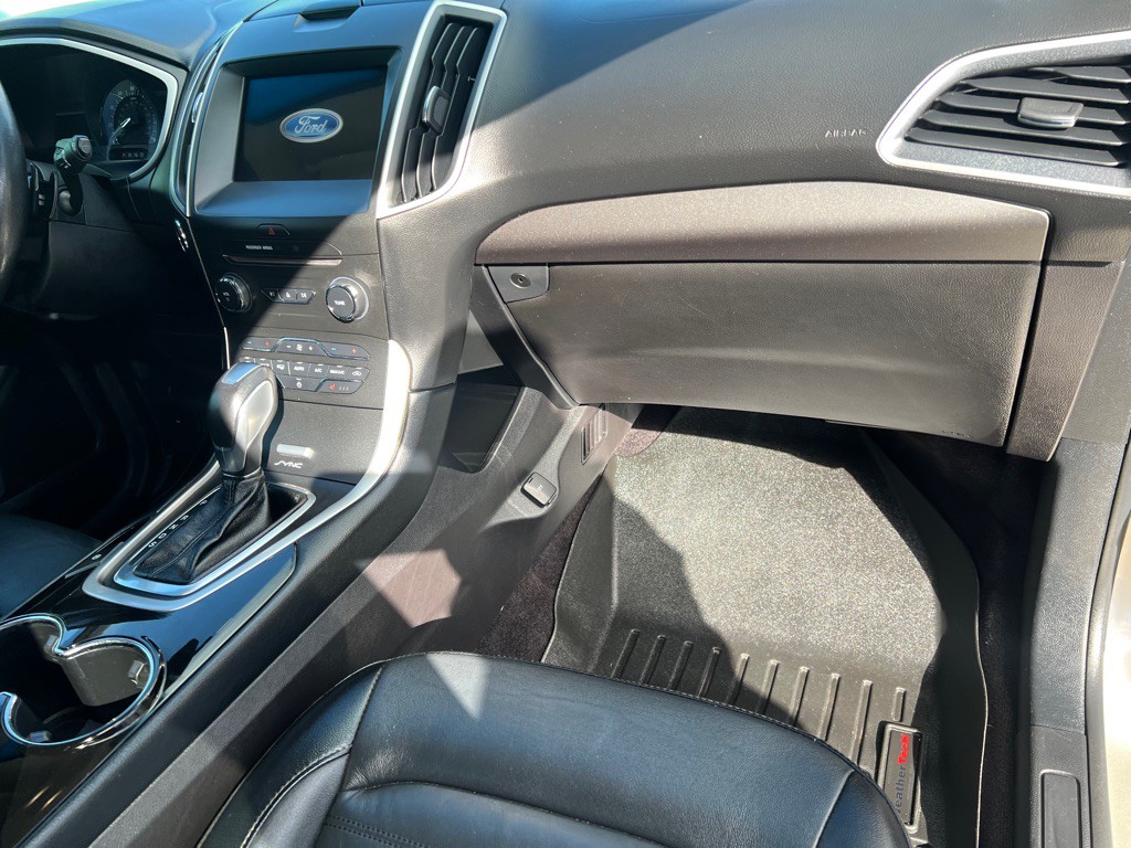 2017 Ford Edge Image 19