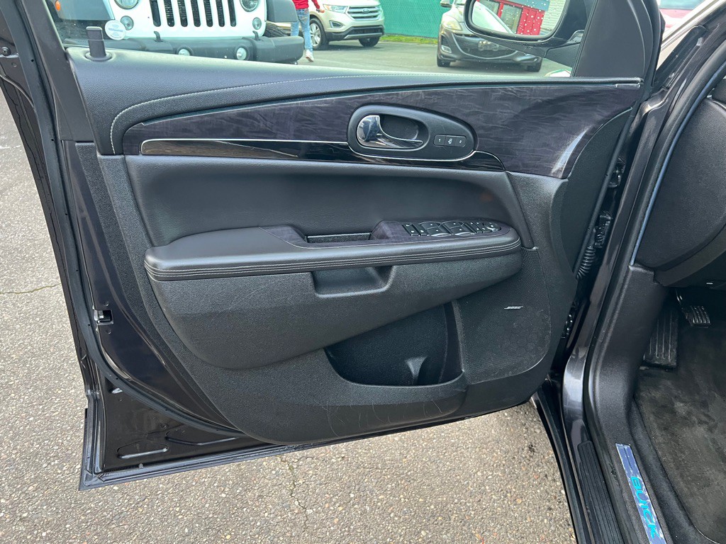 2016 Buick Enclave Image 16