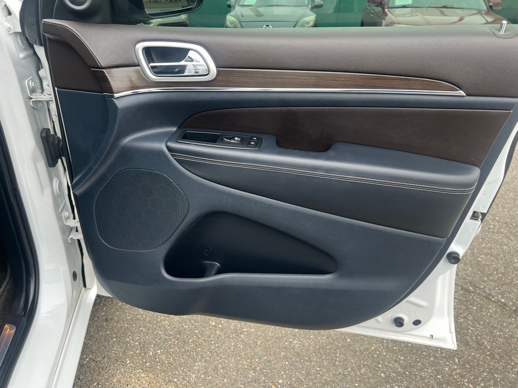 2015 Jeep Grand Cherokee Image 25