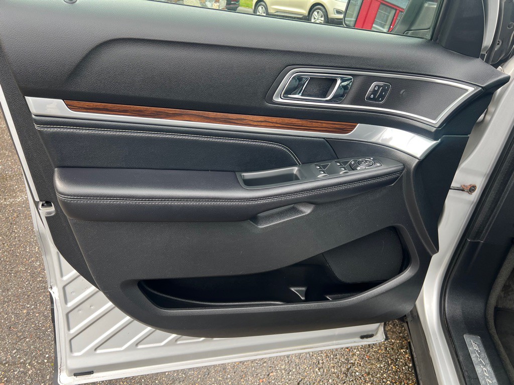 2016 Ford Explorer Image 16