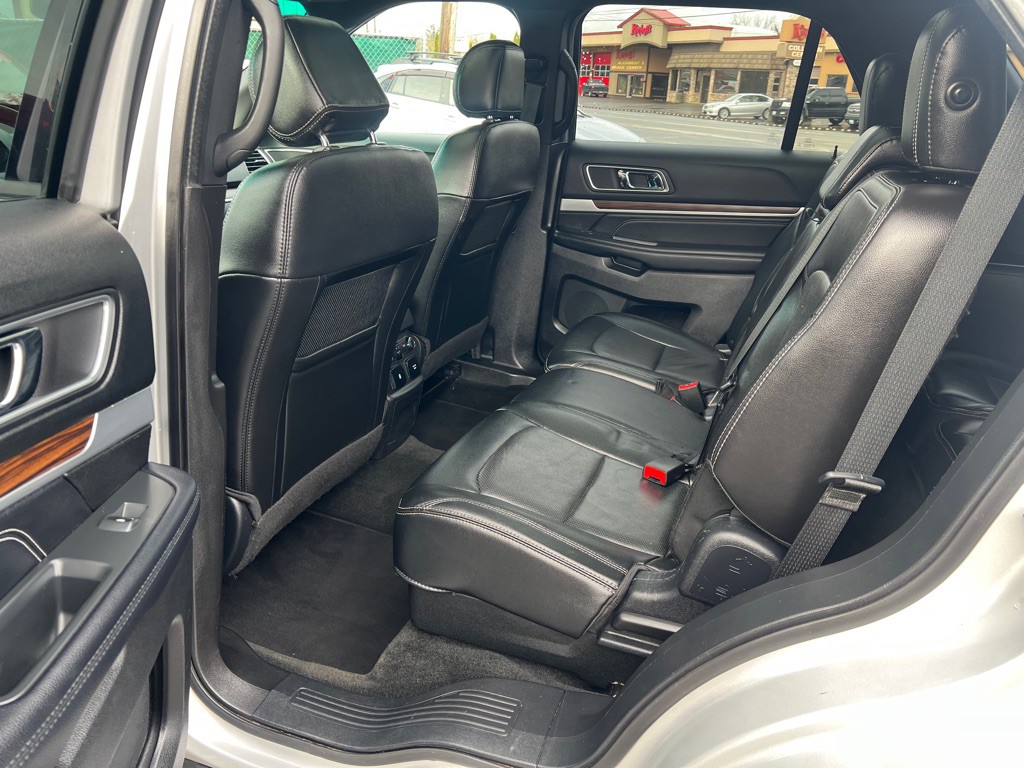 2016 Ford Explorer Image 18