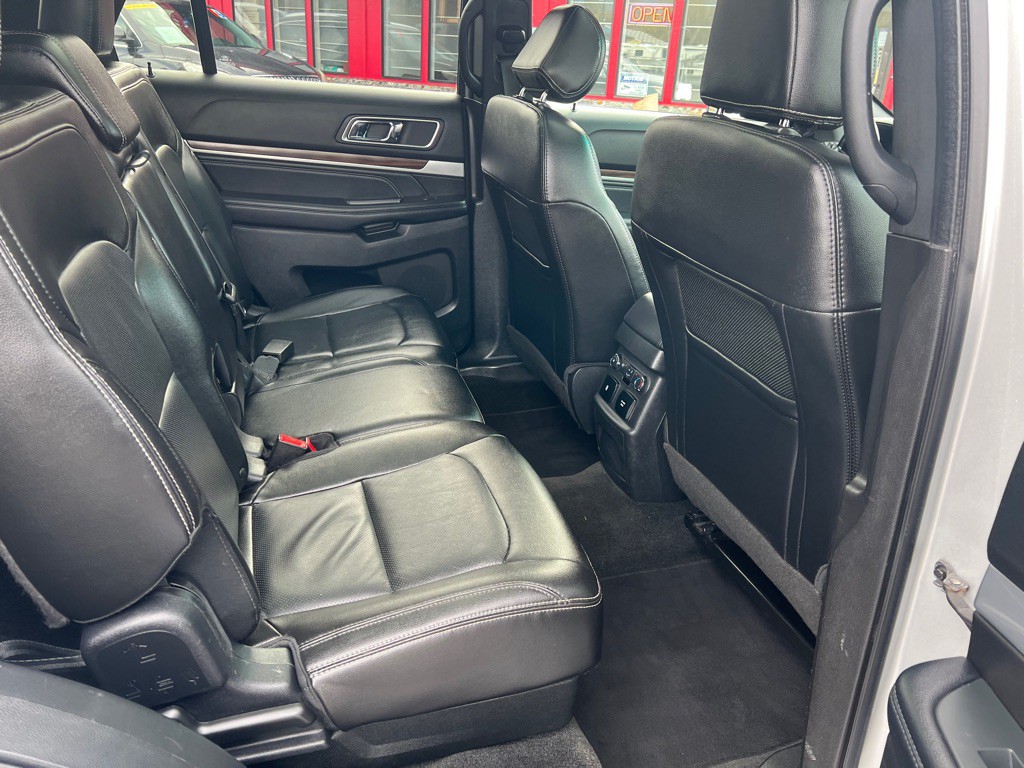 2016 Ford Explorer Image 23