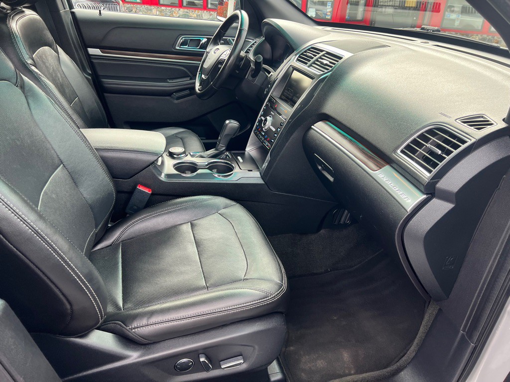 2016 Ford Explorer Image 25