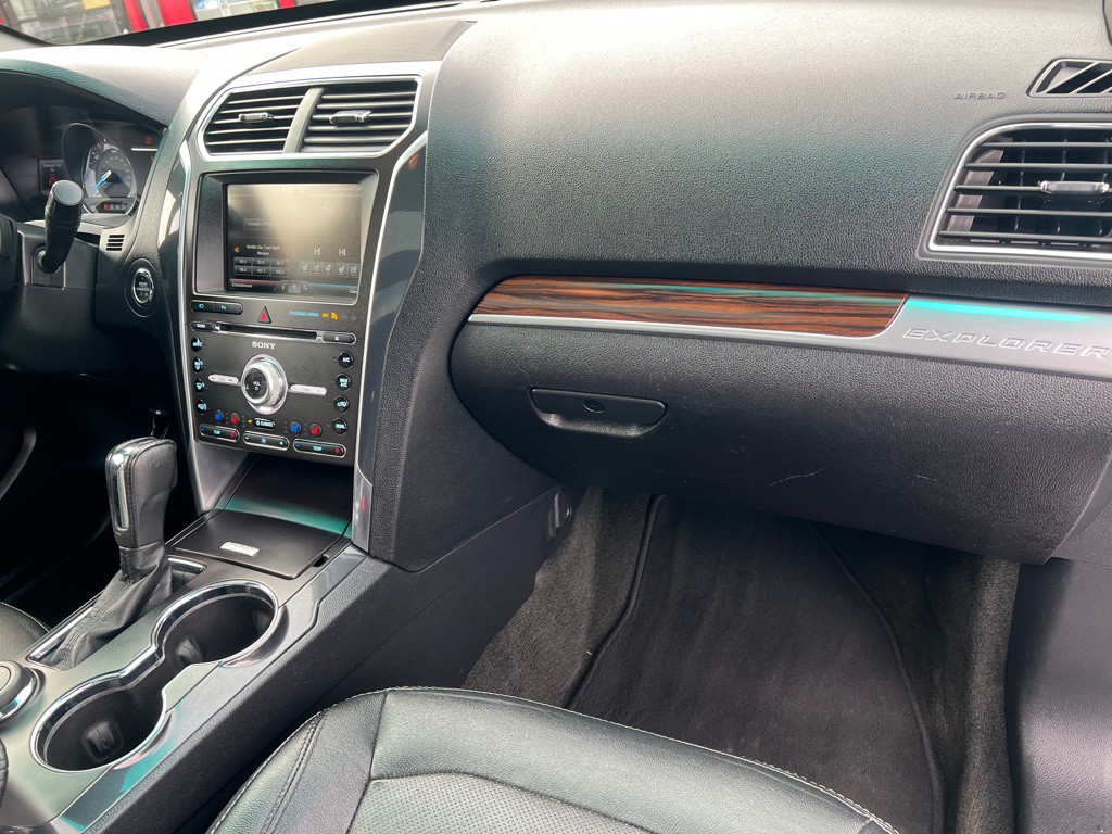 2016 Ford Explorer Image 26
