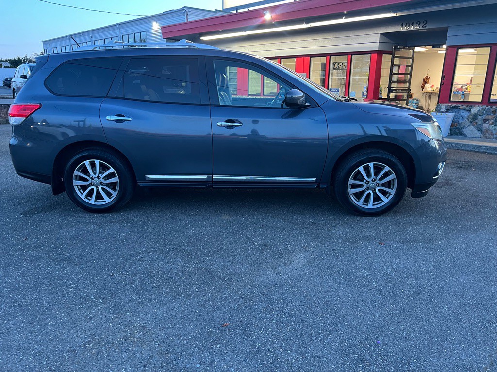 2014 Nissan Pathfinder Image 2