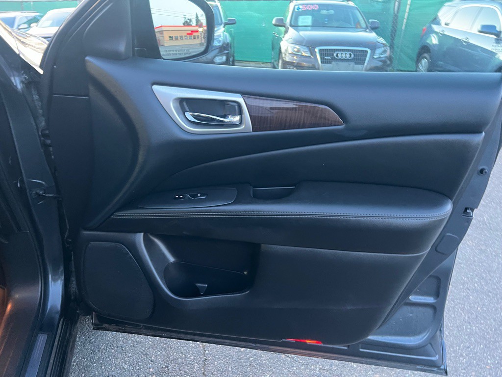 2014 Nissan Pathfinder Image 24