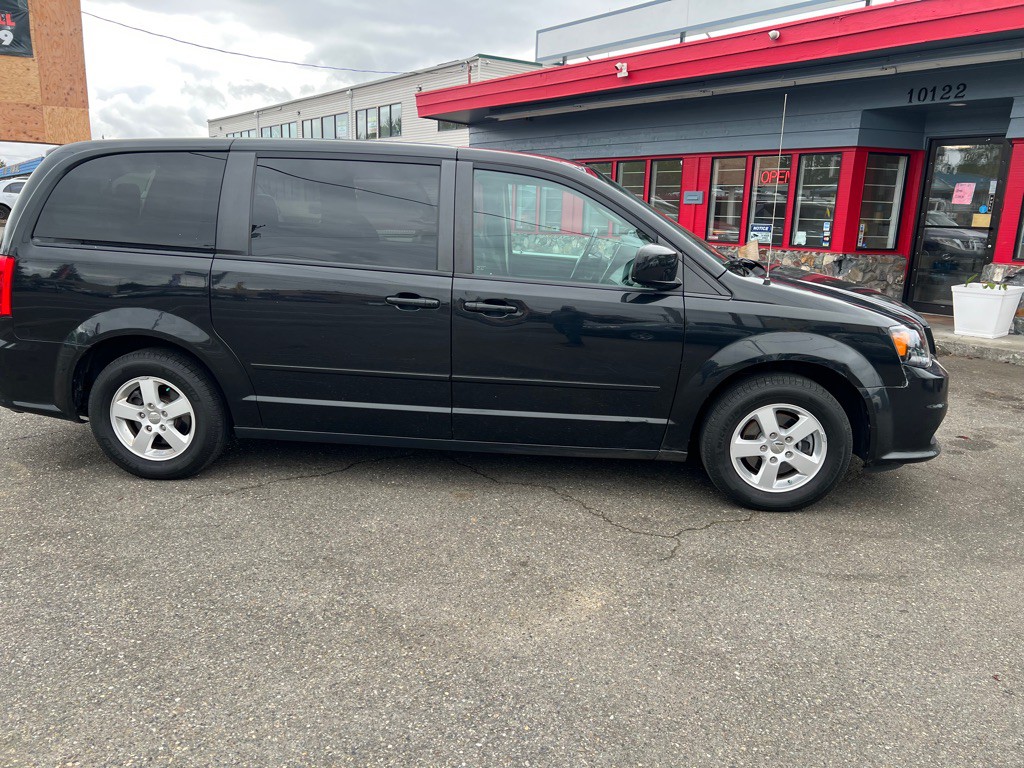 2011 Dodge Grand Caravan Image 2