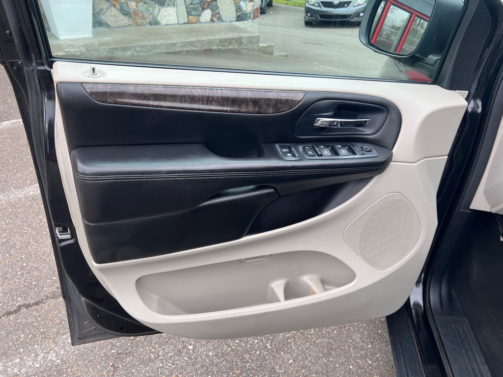 2011 Dodge Grand Caravan Image 13