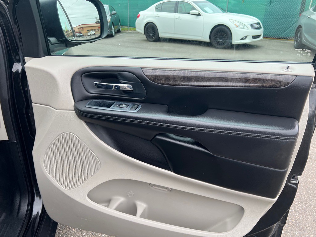 2011 Dodge Grand Caravan Image 22