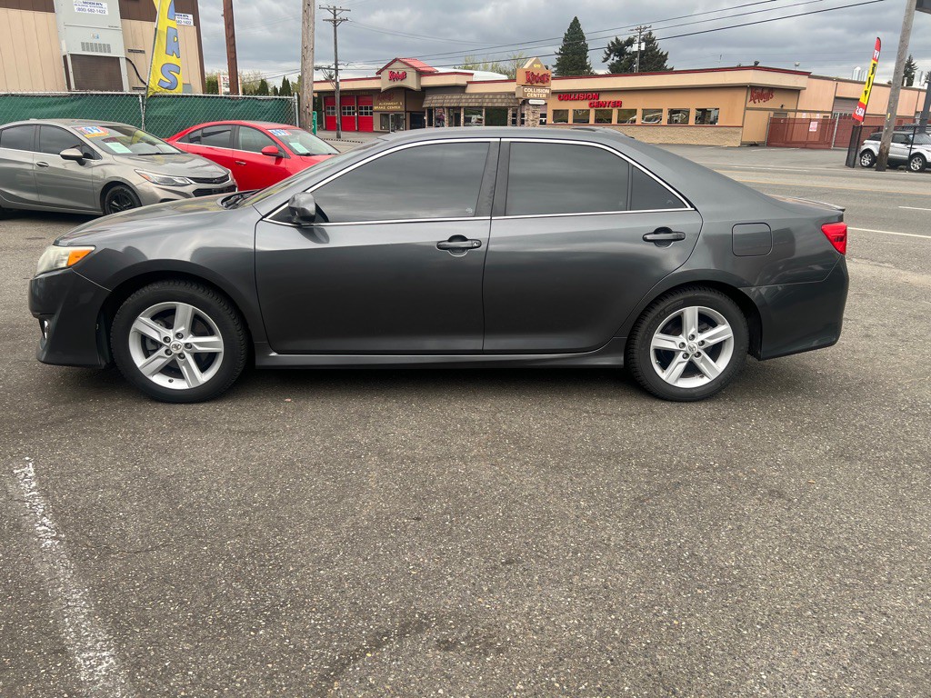 2012 Toyota Camry Image 1