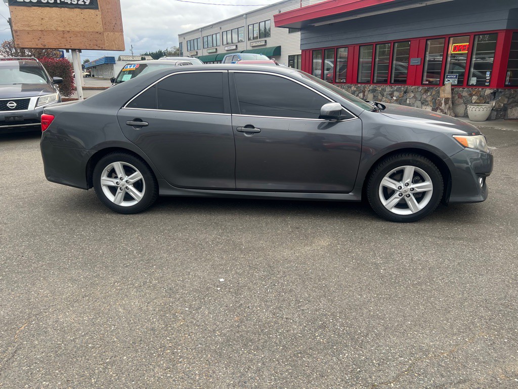 2012 Toyota Camry Image 2