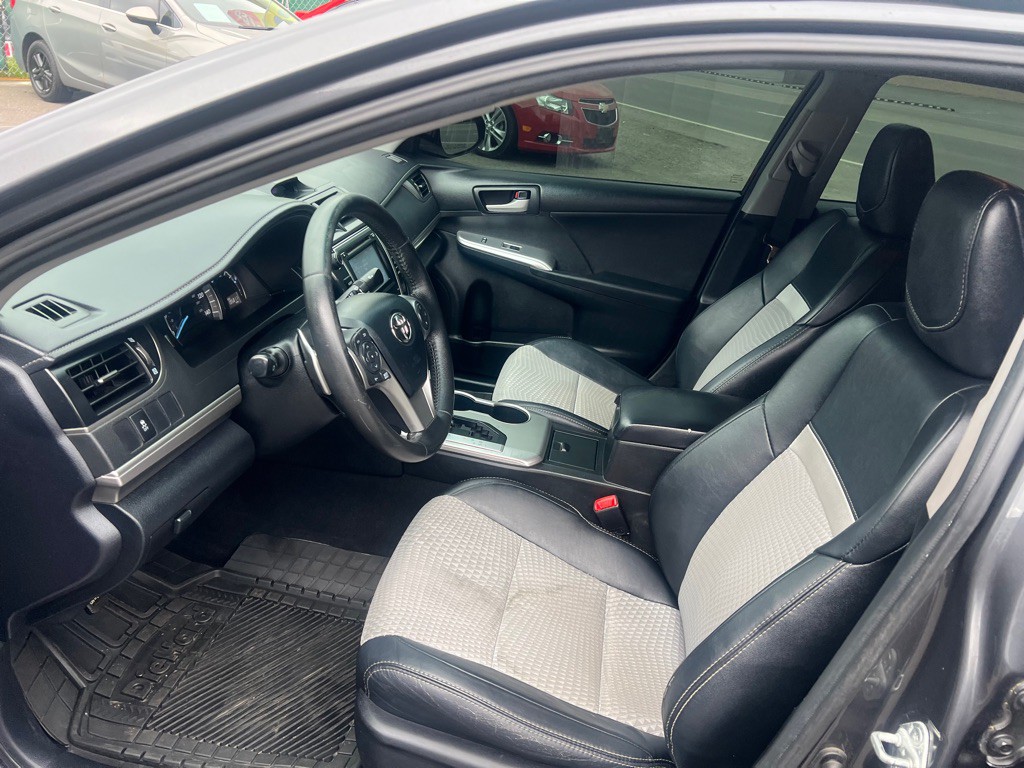 2012 Toyota Camry Image 7