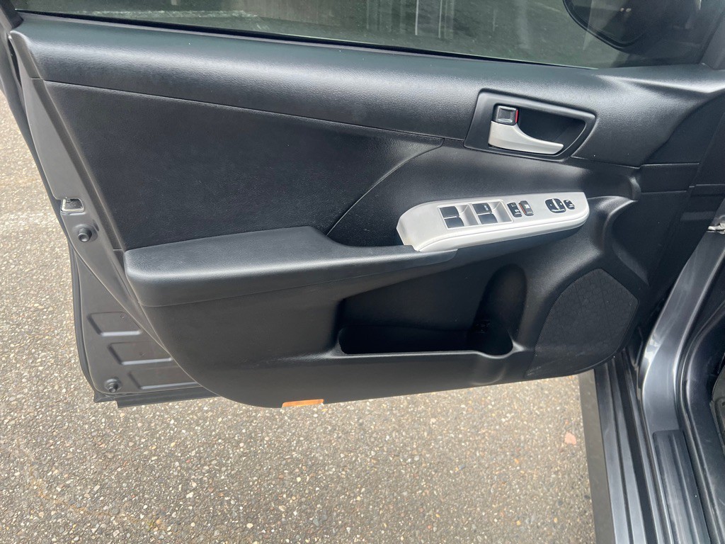 2012 Toyota Camry Image 12