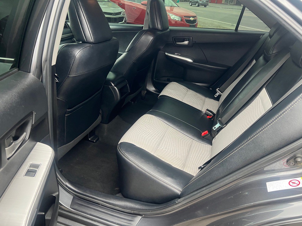 2012 Toyota Camry Image 13
