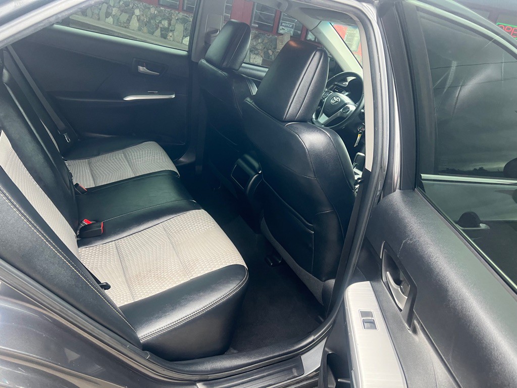 2012 Toyota Camry Image 16