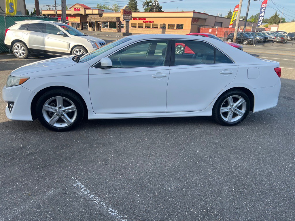 2014 Toyota Camry Image 1