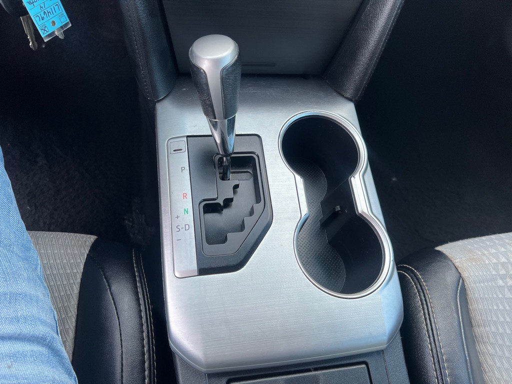2014 Toyota Camry Image 10