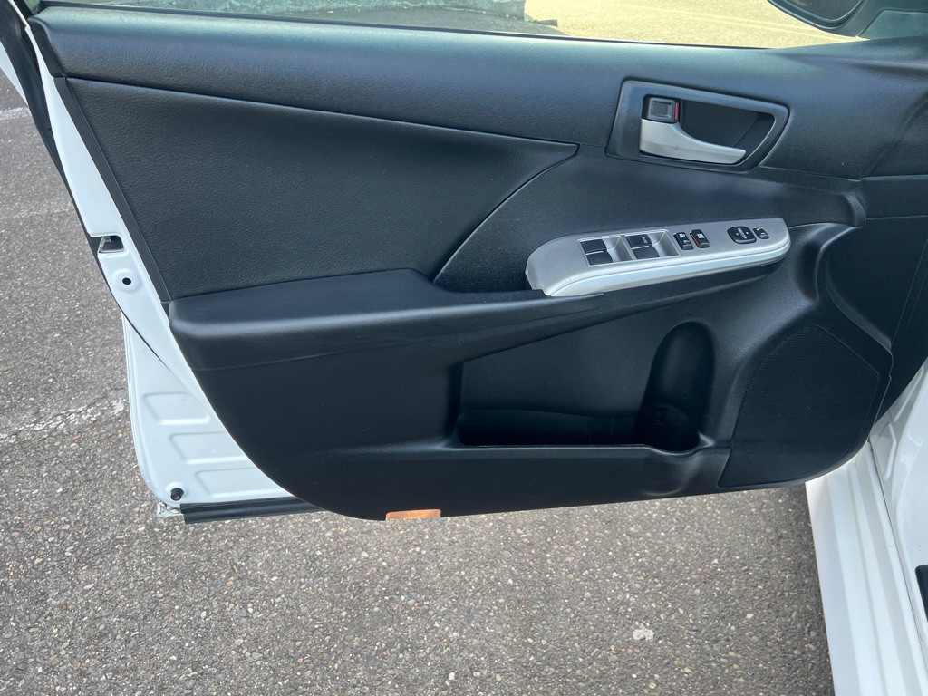 2014 Toyota Camry Image 12
