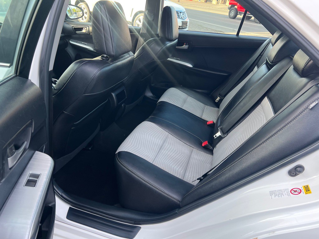 2014 Toyota Camry Image 13