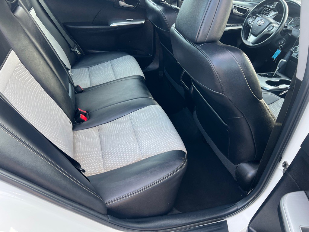 2014 Toyota Camry Image 15