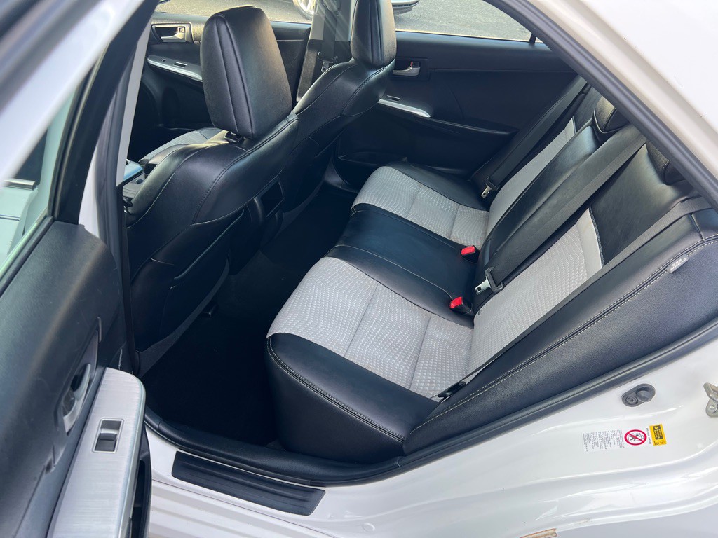 2014 Toyota Camry Image 16