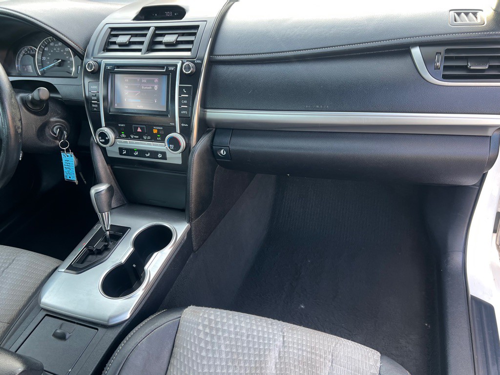 2014 Toyota Camry Image 18