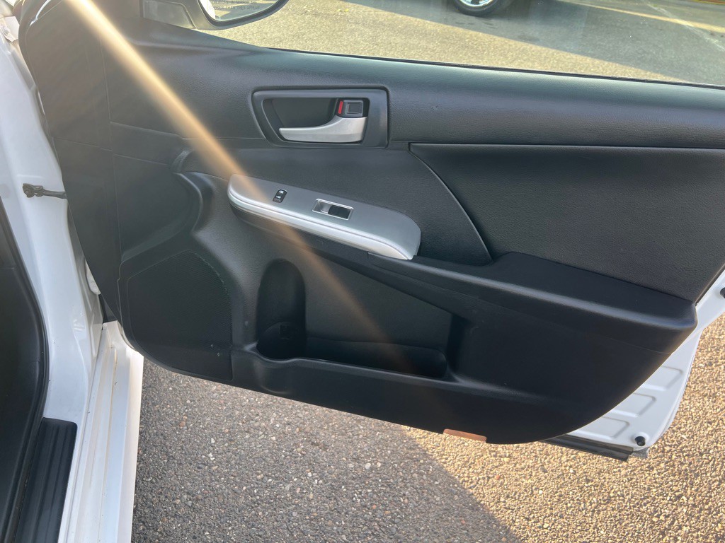 2014 Toyota Camry Image 19