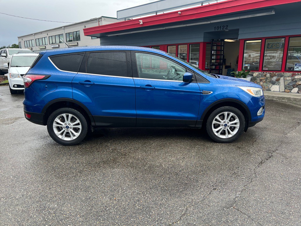 2017 Ford Escape Image 2