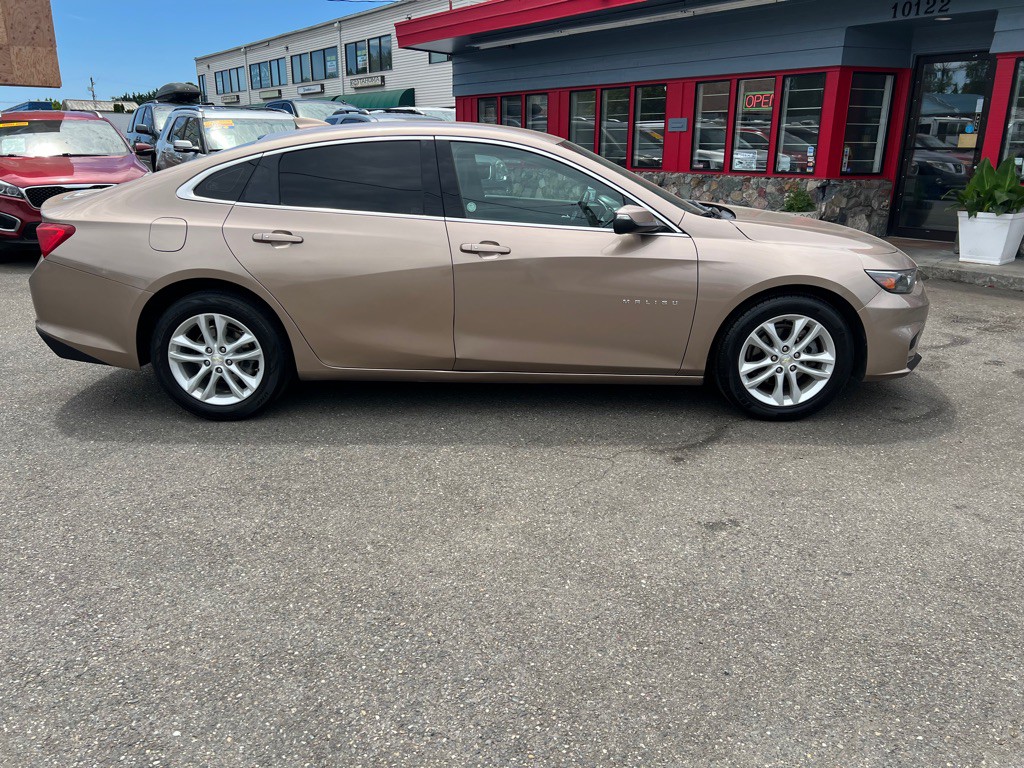2018 Chevrolet Malibu Image 2