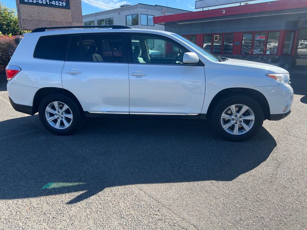 2011 Toyota Highlander Image 2
