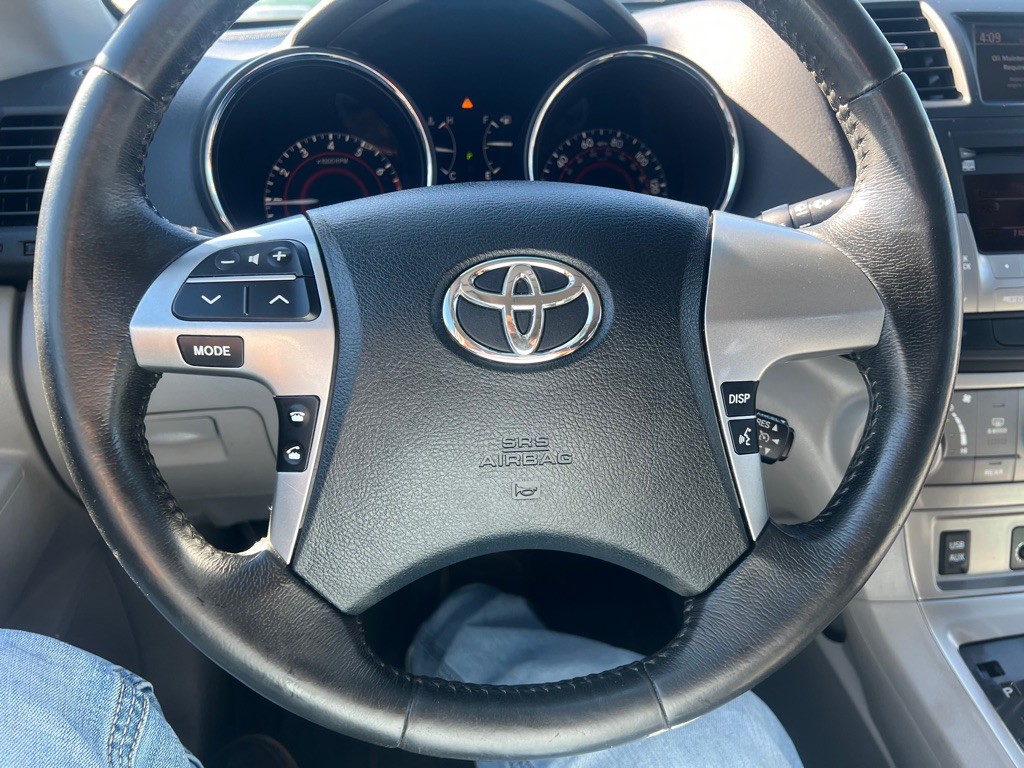 2011 Toyota Highlander Image 13