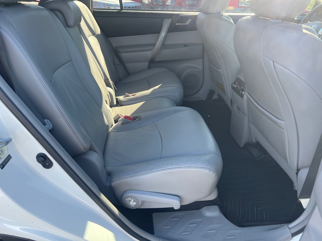 2011 Toyota Highlander Image 17