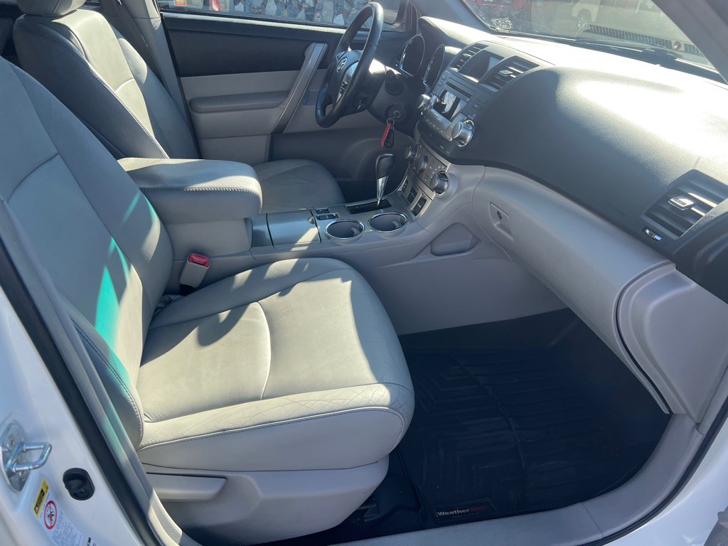 2011 Toyota Highlander Image 21