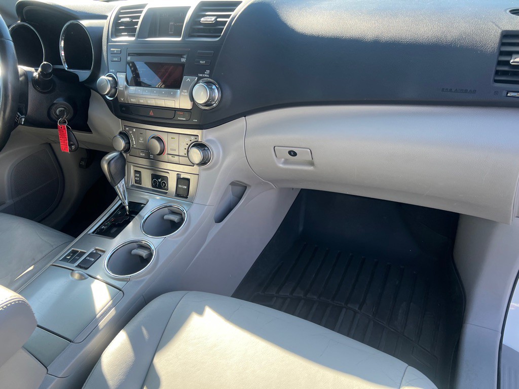 2011 Toyota Highlander Image 22