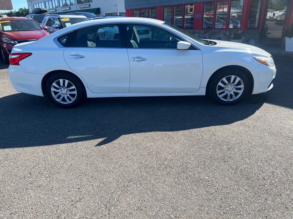 2017 Nissan Altima Image 2
