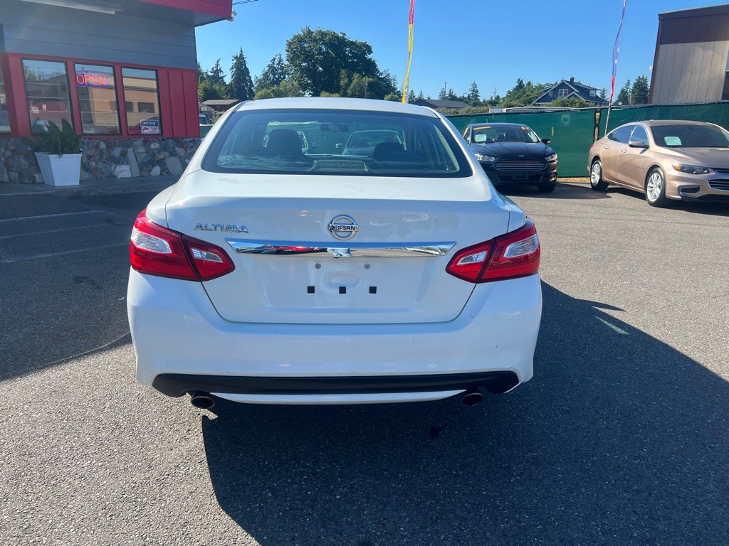 2017 Nissan Altima Image 4