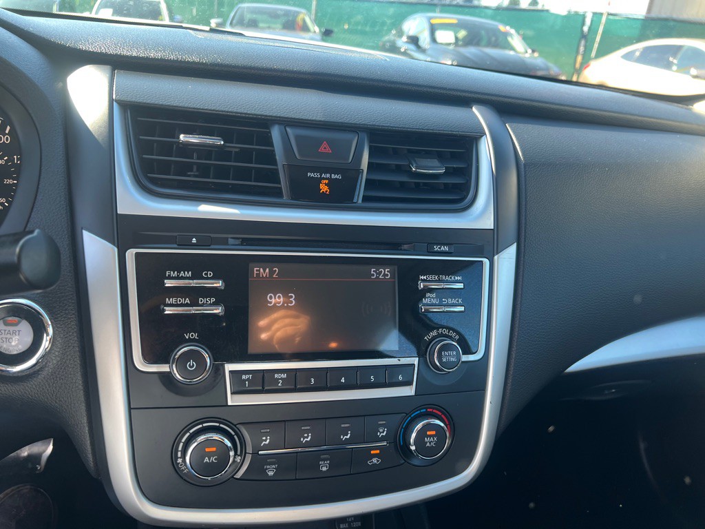 2017 Nissan Altima Image 8