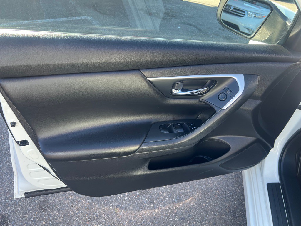 2017 Nissan Altima Image 12
