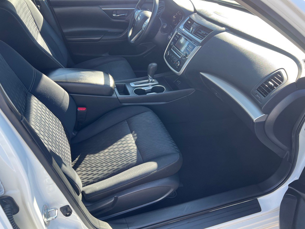 2017 Nissan Altima Image 16