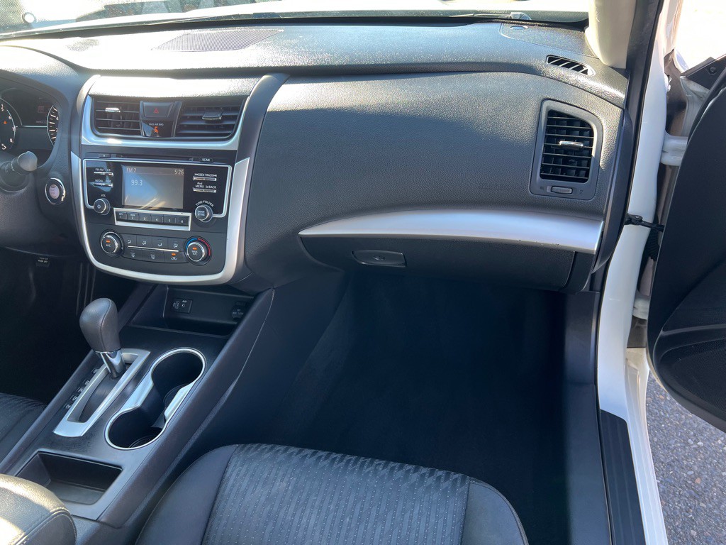 2017 Nissan Altima Image 17