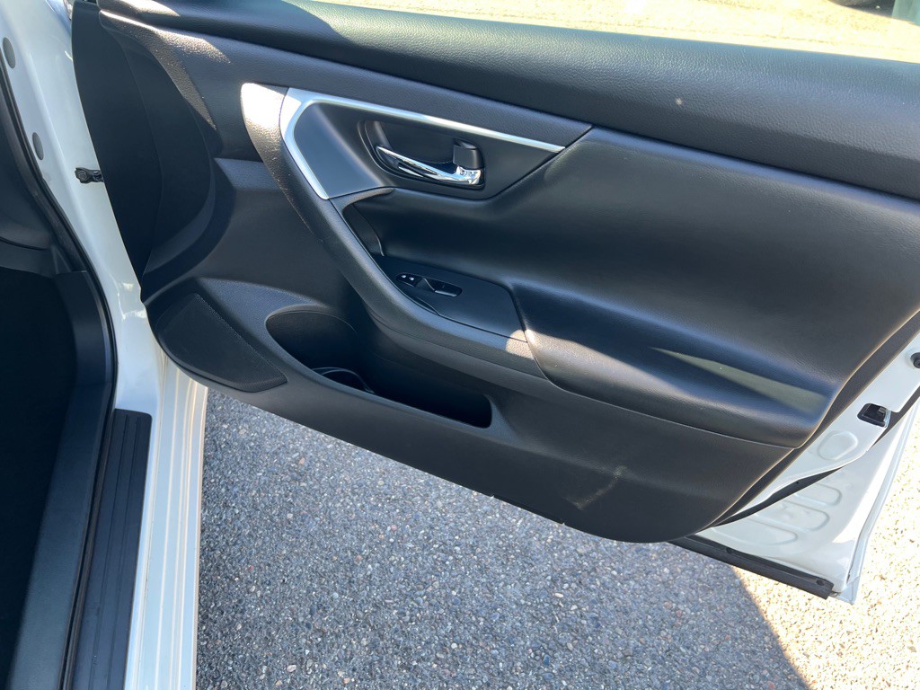 2017 Nissan Altima Image 18